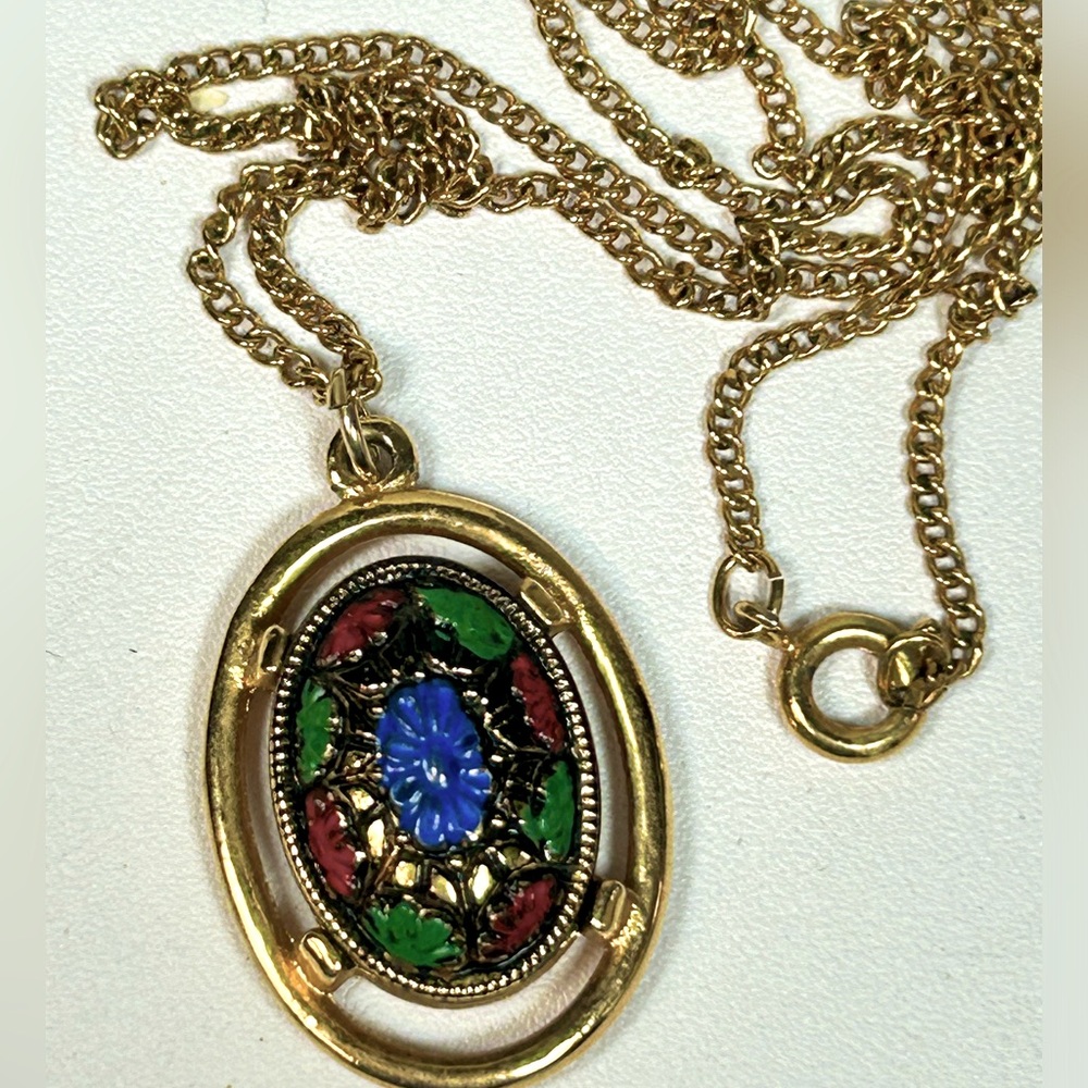 VINTAGE LIGHT OF THE EAST Signed SARAH COVENTRY Necklace Pendant Gold Tone Chain